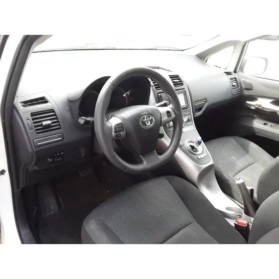 Toyota AURIS DE150A 2011