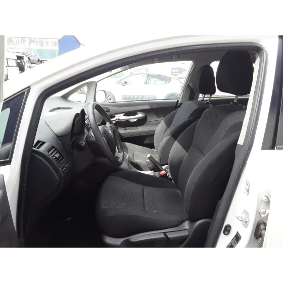 Toyota AURIS DE150A 2011