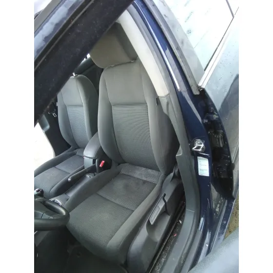 VOLKSWAGEN GOLF V BERLINA (1K1) '2006 1.9 TDI AZUL MARINO