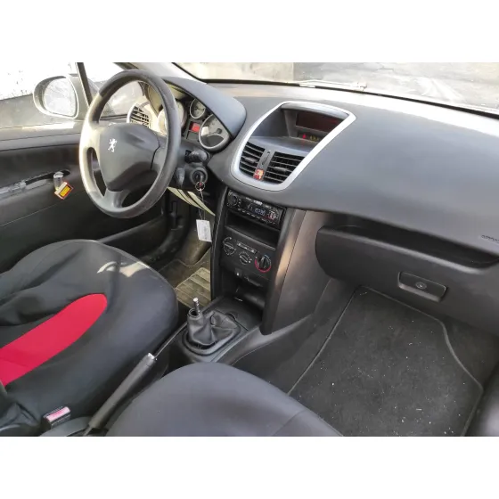 PEUGEOT 207 '2007 1.4 HDI FAP NEGRO