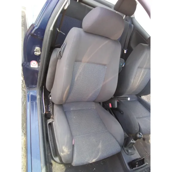 VOLKSWAGEN POLO BERLINA (6N2) '2001 1.4 16V AZUL MARINO