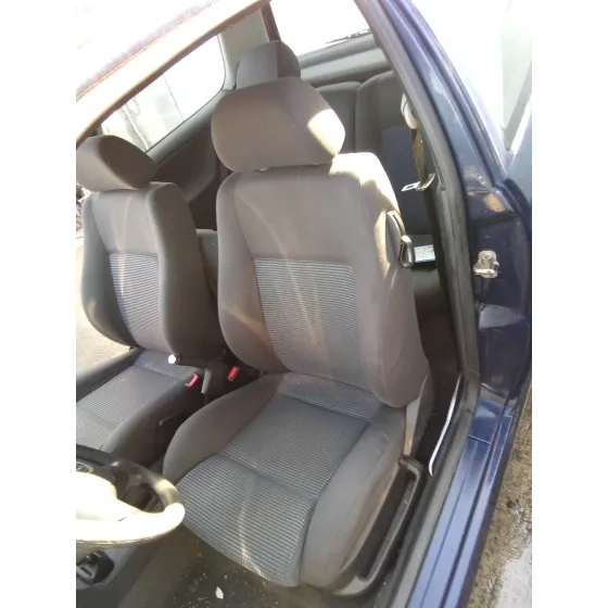 VOLKSWAGEN POLO BERLINA (6N2) '2001 1.4 16V AZUL MARINO
