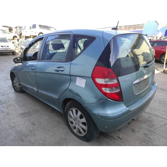 MERCEDES CLASE A (W169) '2004 2.0 CDI CAT VERDE OLIVA
