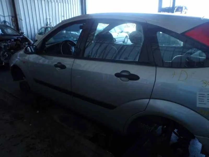 FORD FOCUS BERLINA (CAK) '2001 1.6 16V CAT PLATA