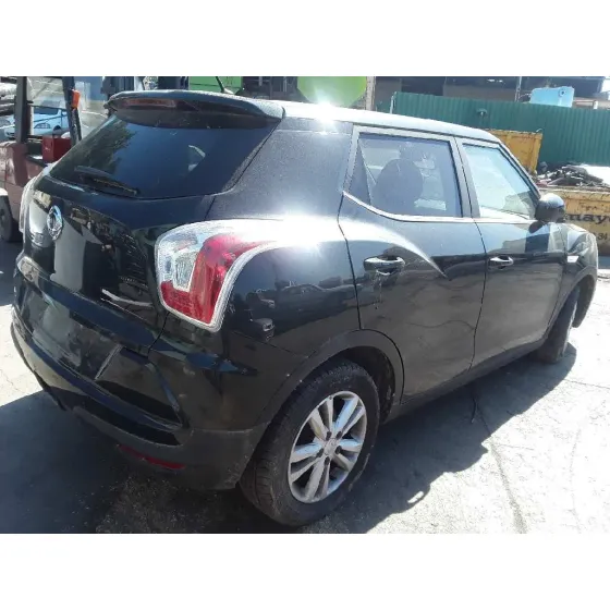 SSANGYONG TIVOLI '2017 PREMIUM 4X2 NEGRO