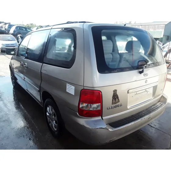 KIA CARNIVAL II '2006 2.9 CRDI CAT DORADO PLATA