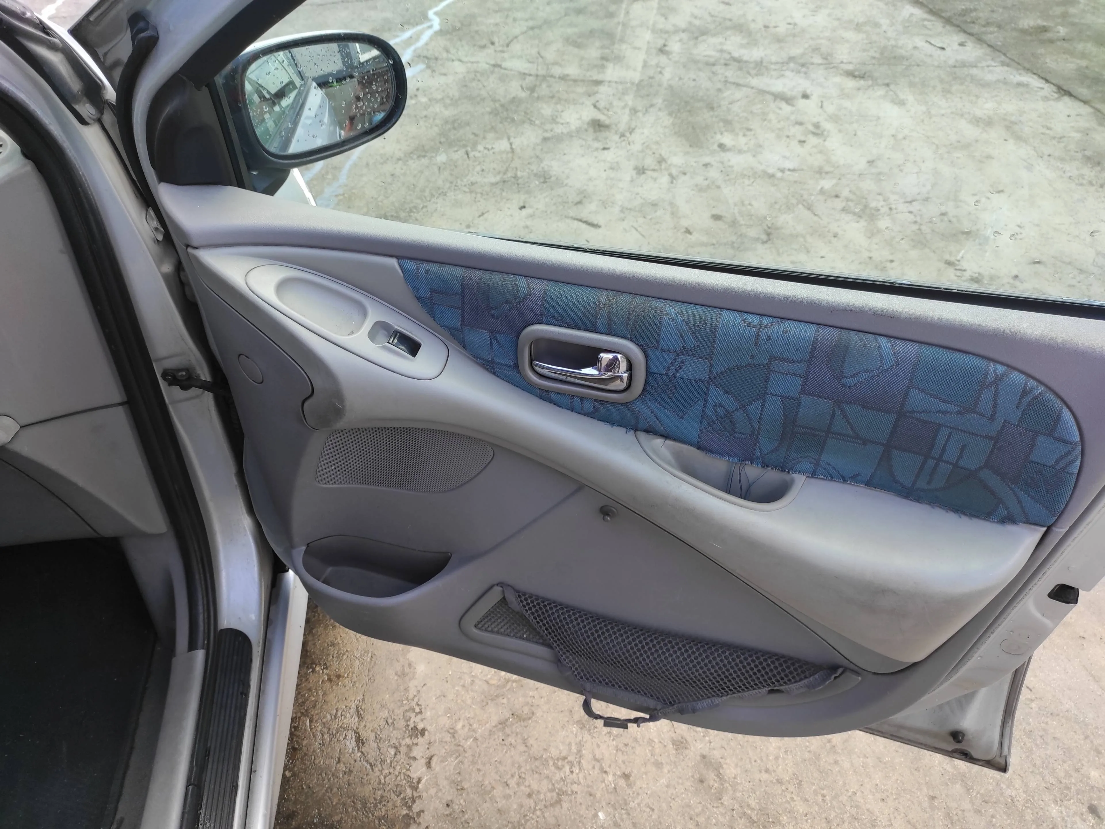NISSAN ALMERA TINO (V10M) NISSAN ALMERA TINO (V10M) '2001 1.8 16V CAT PLATA 2000