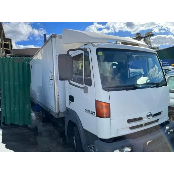 NISSAN ATLEON '2001 BLANCO