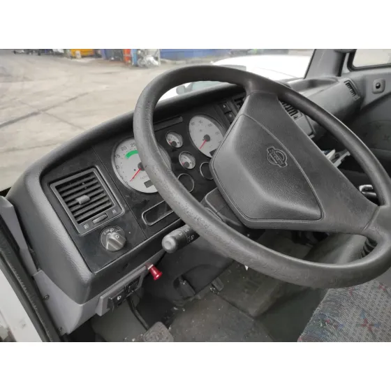 NISSAN ATLEON '2001 BLANCO