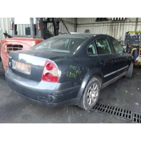 VOLKSWAGEN PASSAT BERLINA (3B3) '2003 TRENDLINE AZUL