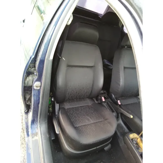 VOLKSWAGEN GOLF IV BERLINA (1J1) '2002 1.9 TDI AZUL MARINO
