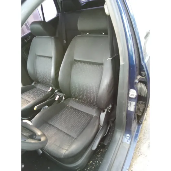 VOLKSWAGEN GOLF IV BERLINA (1J1) '2002 1.9 TDI AZUL MARINO