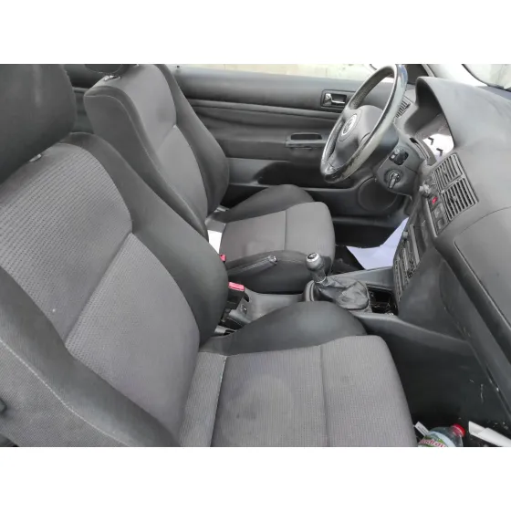 VOLKSWAGEN GOLF IV BERLINA (1J1) '2001 1.9 TDI NEGRO