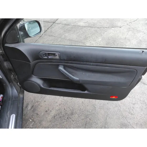VOLKSWAGEN GOLF IV BERLINA (1J1) '2001 1.9 TDI NEGRO