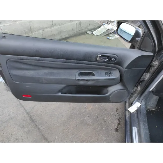 VOLKSWAGEN GOLF IV BERLINA (1J1) '2001 1.9 TDI NEGRO