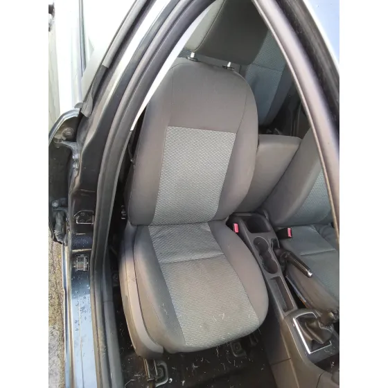FORD FOCUS BERLINA (CAP) '2006 1.8 TDCI TURBODIESEL CAT GRIS OSCURO