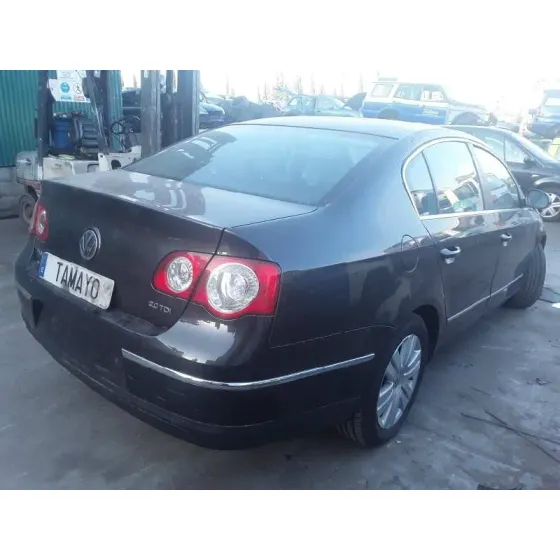 VOLKSWAGEN PASSAT BERLINA (3C2) '2006 TRENDLINE NEGRO