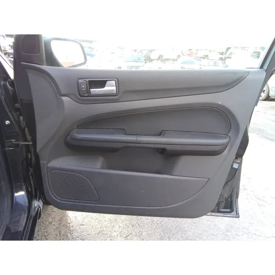 FORD FOCUS BERLINA (CAP) '2005 1.6 16V CAT NEGRO
