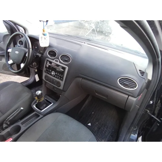 FORD FOCUS BERLINA (CAP) '2005 1.6 16V CAT NEGRO