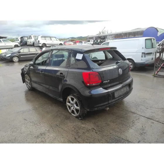 VOLKSWAGEN POLO (6R1) '2010 NEGRO