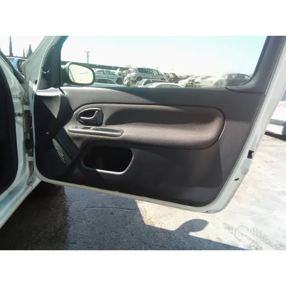 RENAULT CLIO II FASE II (B/CB0) '2005 1.5 DCI DIESEL BLANCO