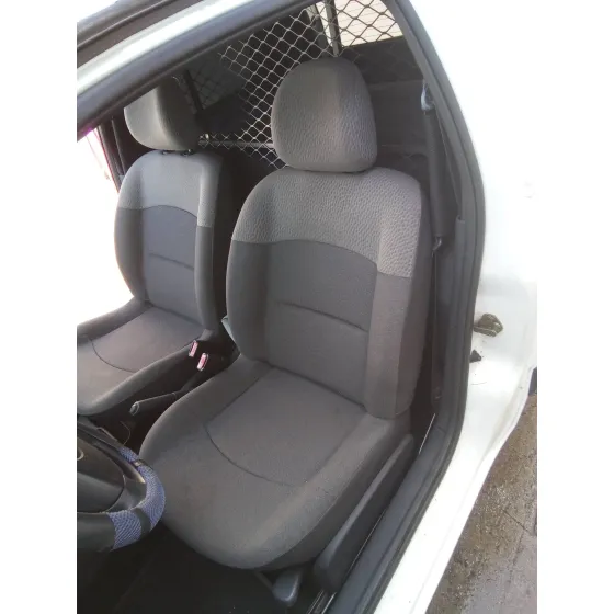 RENAULT CLIO II FASE II (B/CB0) '2005 1.5 DCI DIESEL BLANCO