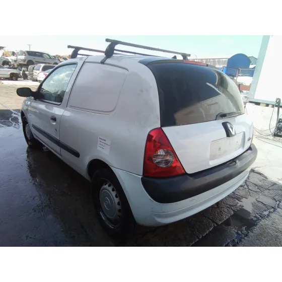 RENAULT CLIO II FASE II (B/CB0) '2005 1.5 DCI DIESEL BLANCO