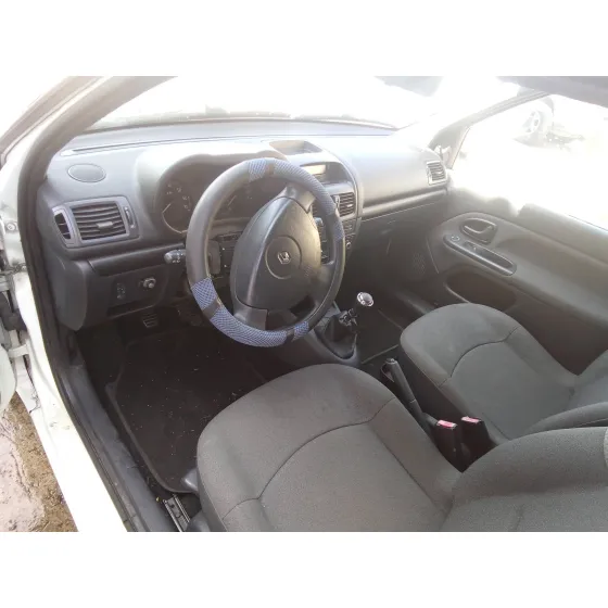 RENAULT CLIO II FASE II (B/CB0) '2005 1.5 DCI DIESEL BLANCO