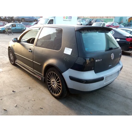 VOLKSWAGEN GOLF IV BERLINA (1J1) '2001 1.9 TDI NEGRO