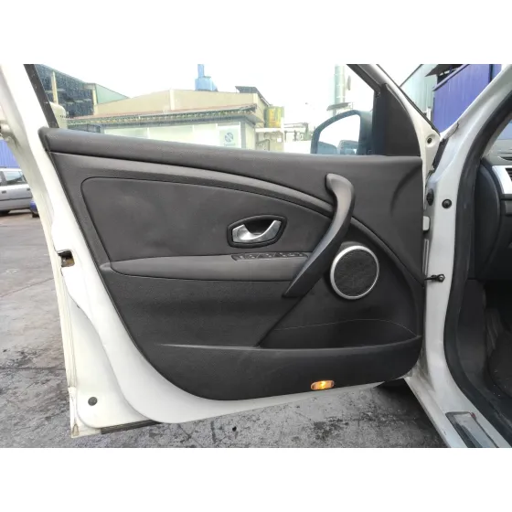 RENAULT MEGANE III BERLINA 5 P '2008 * BLANCO