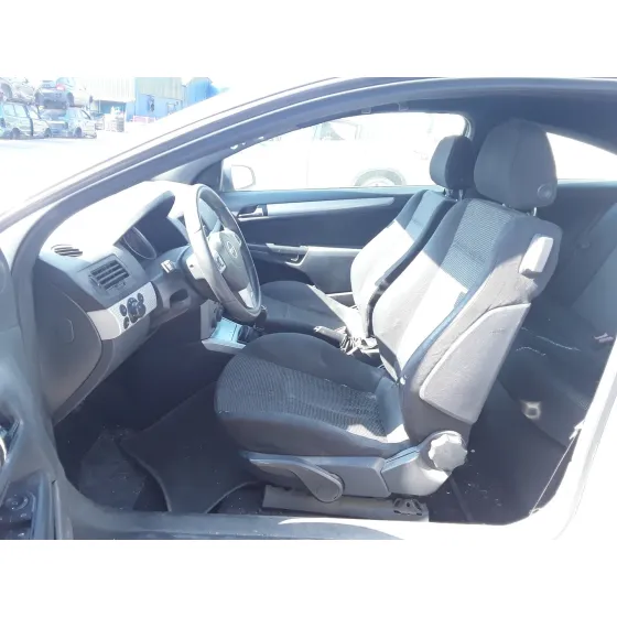 OPEL ASTRA GTC '2005 * PLATA