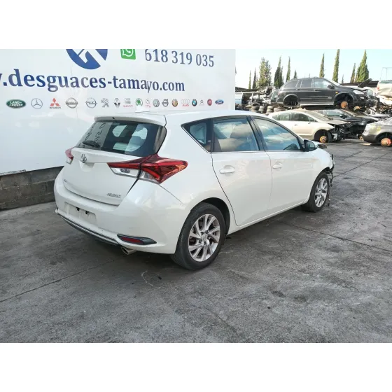 Toyota AURIS (_E18_) 2015