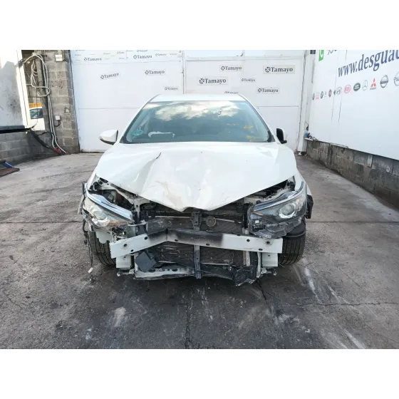 Toyota AURIS (_E18_) 2015