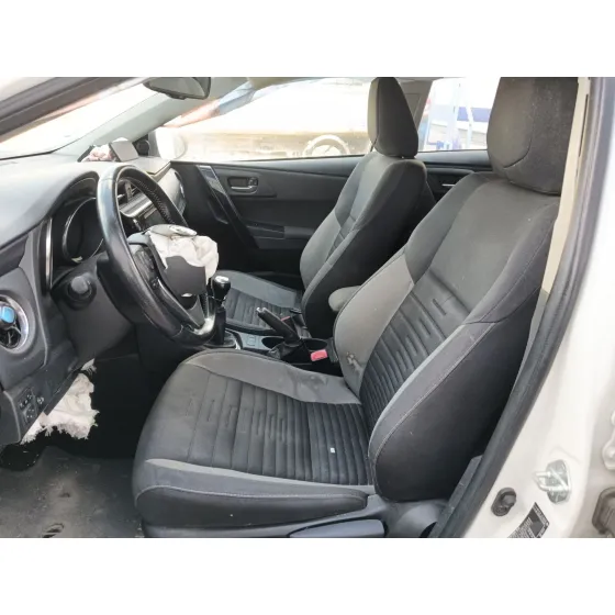 Toyota AURIS (_E18_) 2015