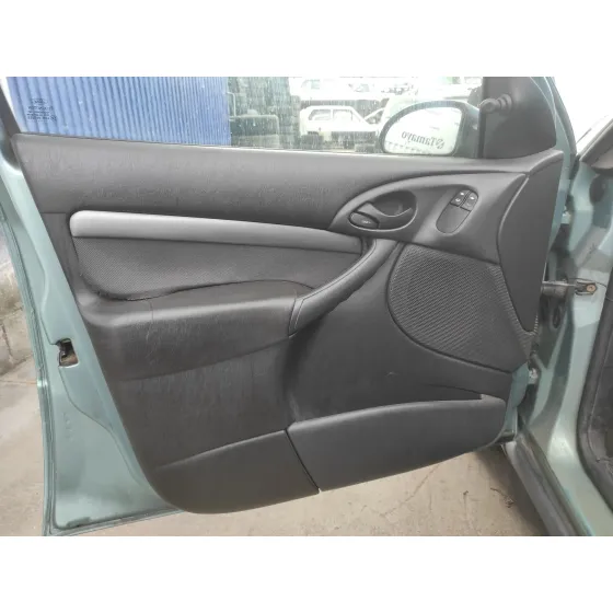 FORD FOCUS BERLINA (CAK) '2001 * CELESTE