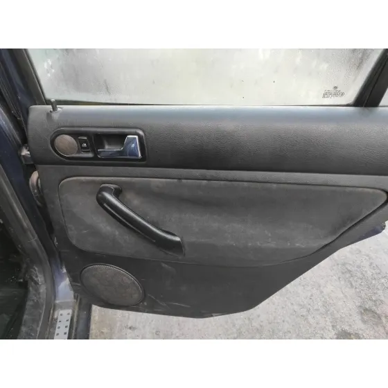 VOLKSWAGEN GOLF IV BERLINA (1J1) '2006 1.9 TDI AZUL MARINO