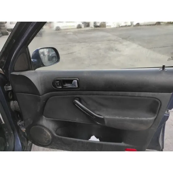 VOLKSWAGEN GOLF IV BERLINA (1J1) '2006 1.9 TDI AZUL MARINO