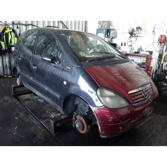 MERCEDES CLASE A (W168) '2002 1.4 CAT NEGRO