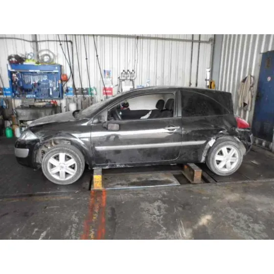 RENAULT MEGANE II BERLINA 3P '2002 1.4 16V NEGRO