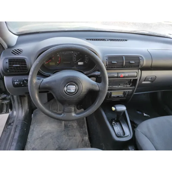 SEAT LEON (1M1) '2002 * NEGRO