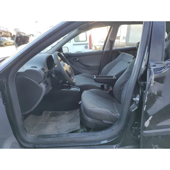 SEAT LEON (1M1) '2002 * NEGRO