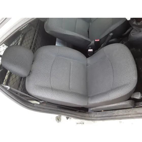 RENAULT CLIO II FASE II (B/CB0) '2007 1.5 DCI DIESEL BLANCO