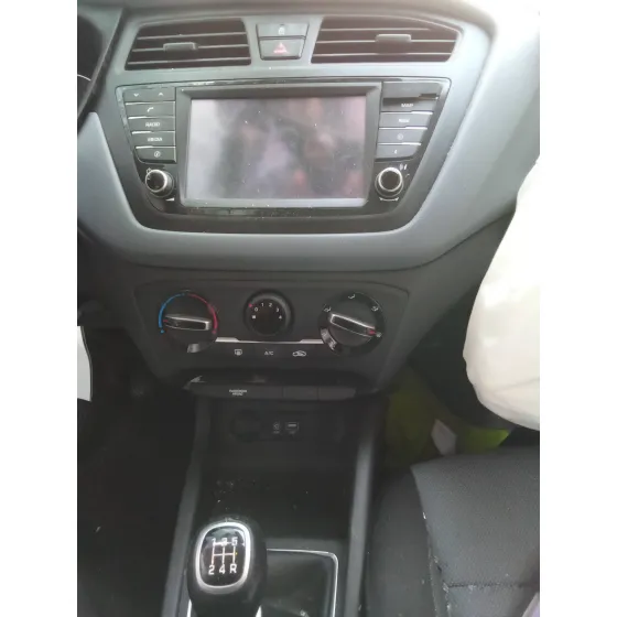 HYUNDAI I20 '2018 1.2 16V CAT BLANCO