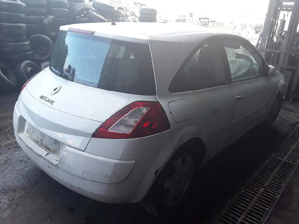RENAULT MEGANE II BERLINA 5P RENAULT MEGANE II BERLINA 5P '2003 1.9 DCI DIESEL BLANCO 2002