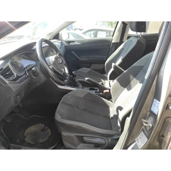 VOLKSWAGEN POLO '2018 1.0 TSI GRIS