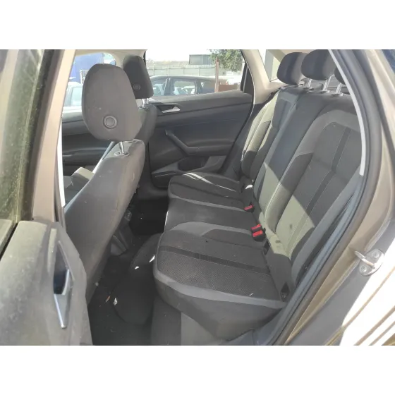 VOLKSWAGEN POLO '2018 1.0 TSI GRIS