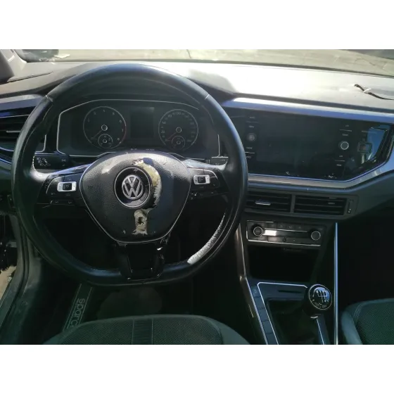 VOLKSWAGEN POLO '2018 1.0 TSI GRIS