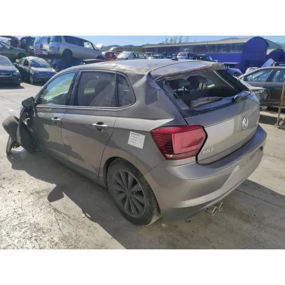 VOLKSWAGEN POLO '2018 1.0 TSI GRIS