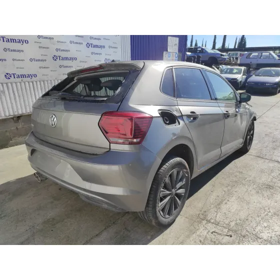 VOLKSWAGEN POLO '2018 1.0 TSI GRIS