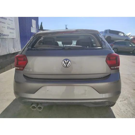VOLKSWAGEN POLO '2018 1.0 TSI GRIS
